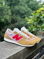 New Balance 471 unisex sneakers in brown and pink