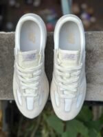 New Balance 471 unisex sneakers in Beige - Image 2