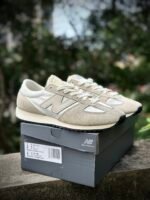 New Balance 471 unisex sneakers in Beige - Image 5