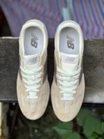 New Balance 471 unisex sneakers in Khaki - Image 2