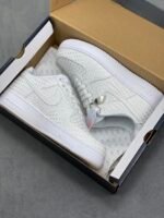 Nike Air Force 1 All White Heart Pattern Love Pendant Low Top Sneakers