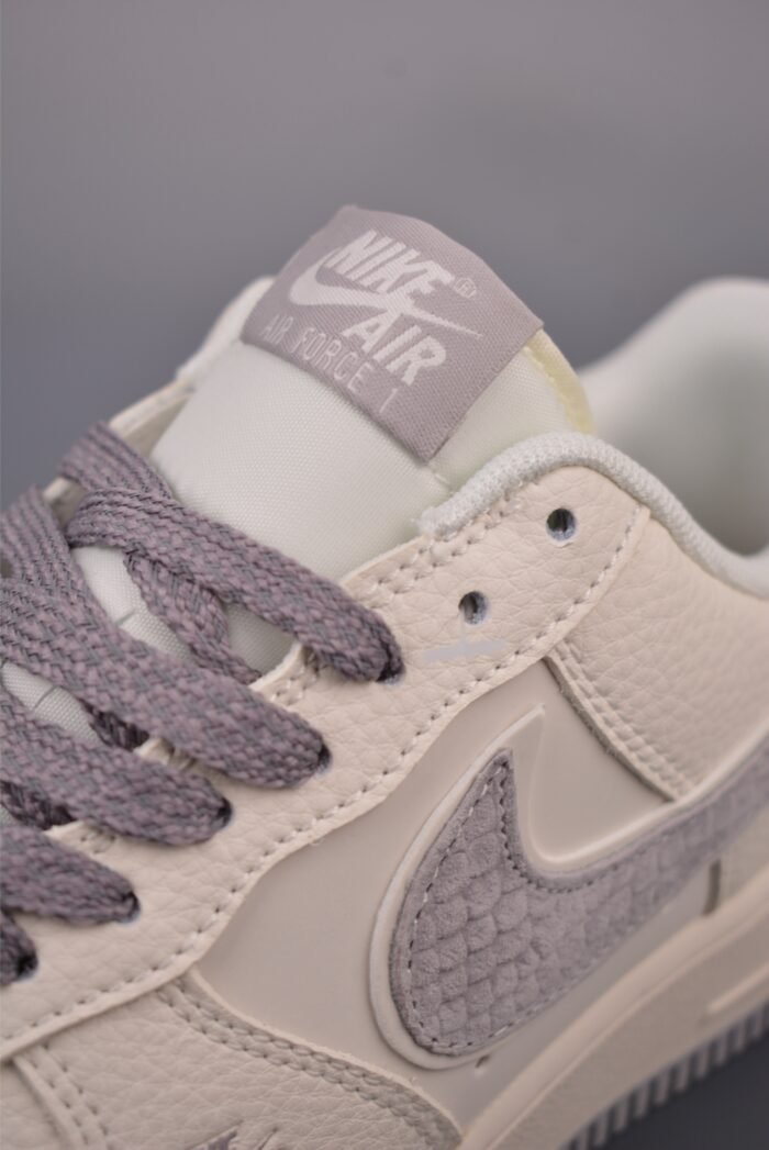 Nike Air Force 1 Cream Gray Snake Texture Low Top Casual 