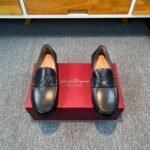 Ferragamo Black Polished Leather Gancini Buckle Slip-On Men Classic Business Formal Loafer Shoes
