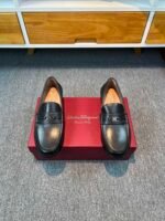 Ferragamo Black Polished Leather Gancini Buckle Slip-On Men Classic Business Formal Loafer Shoes