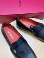 Ferragamo Black Pebbled Leather Grosgrain Men Formal Slip-On Loafers - Image 5