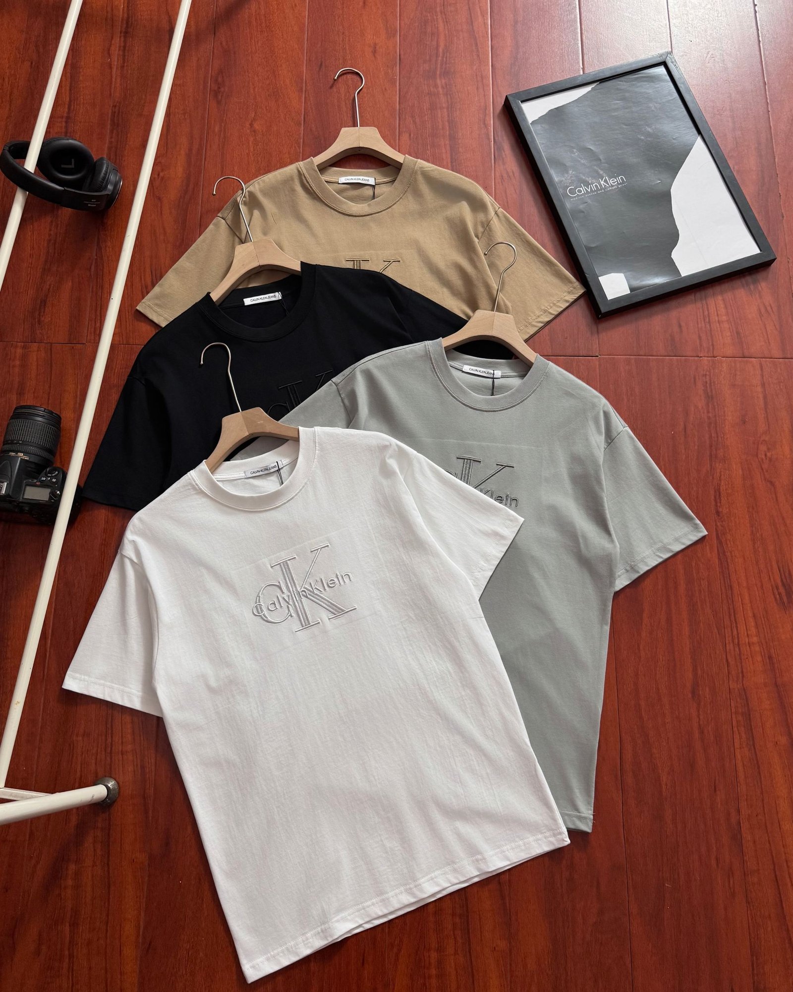26070215-CK-Tee-01 Calvin Klein Embossed Letter Logo Crew Neck Loose Cotton Short Sleeve T-shirt 4 Colors - Image 1