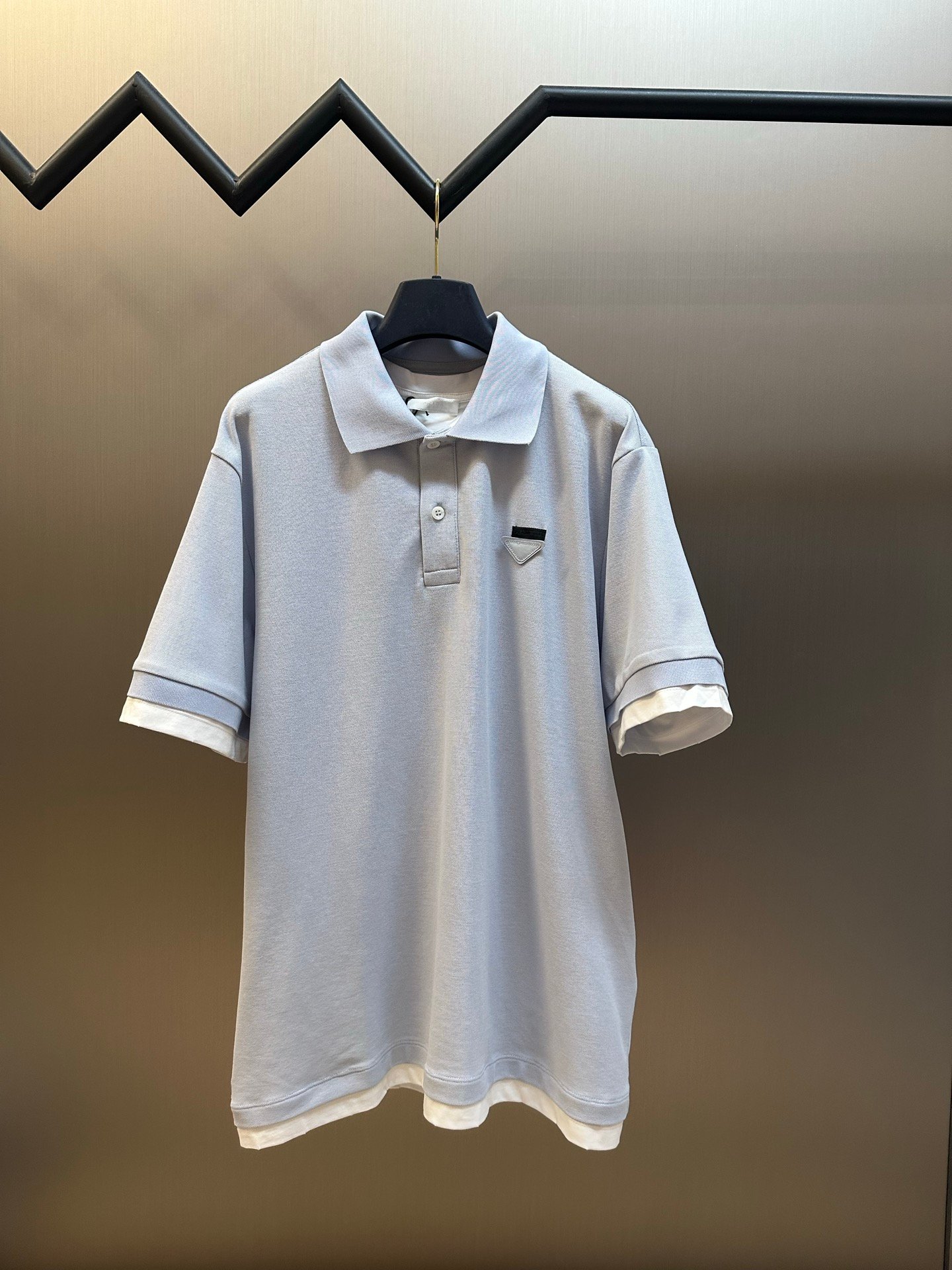 26070318-Prada-Polo-Shirts-01 Prada Fake Two-Piece Triangle Label Embroidery Short Sleeve Lapel Polo Shirt - Image 1