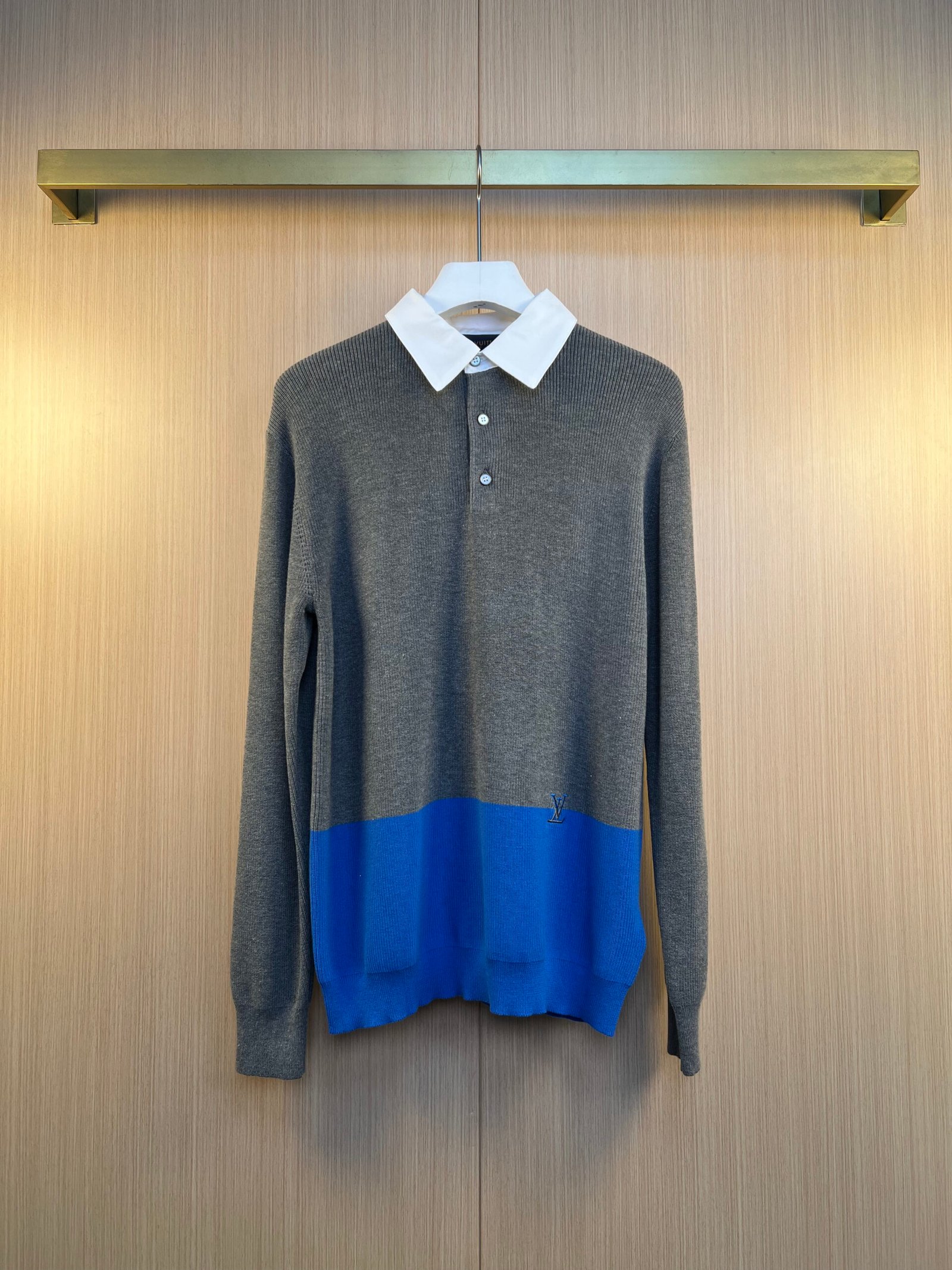 26070710-Sweatershirt-12-01 Louis Vuitton Grey Blue Color Block Fake Two-Piece Collar Knit Long Sleeve Polo Shirt - Image 1