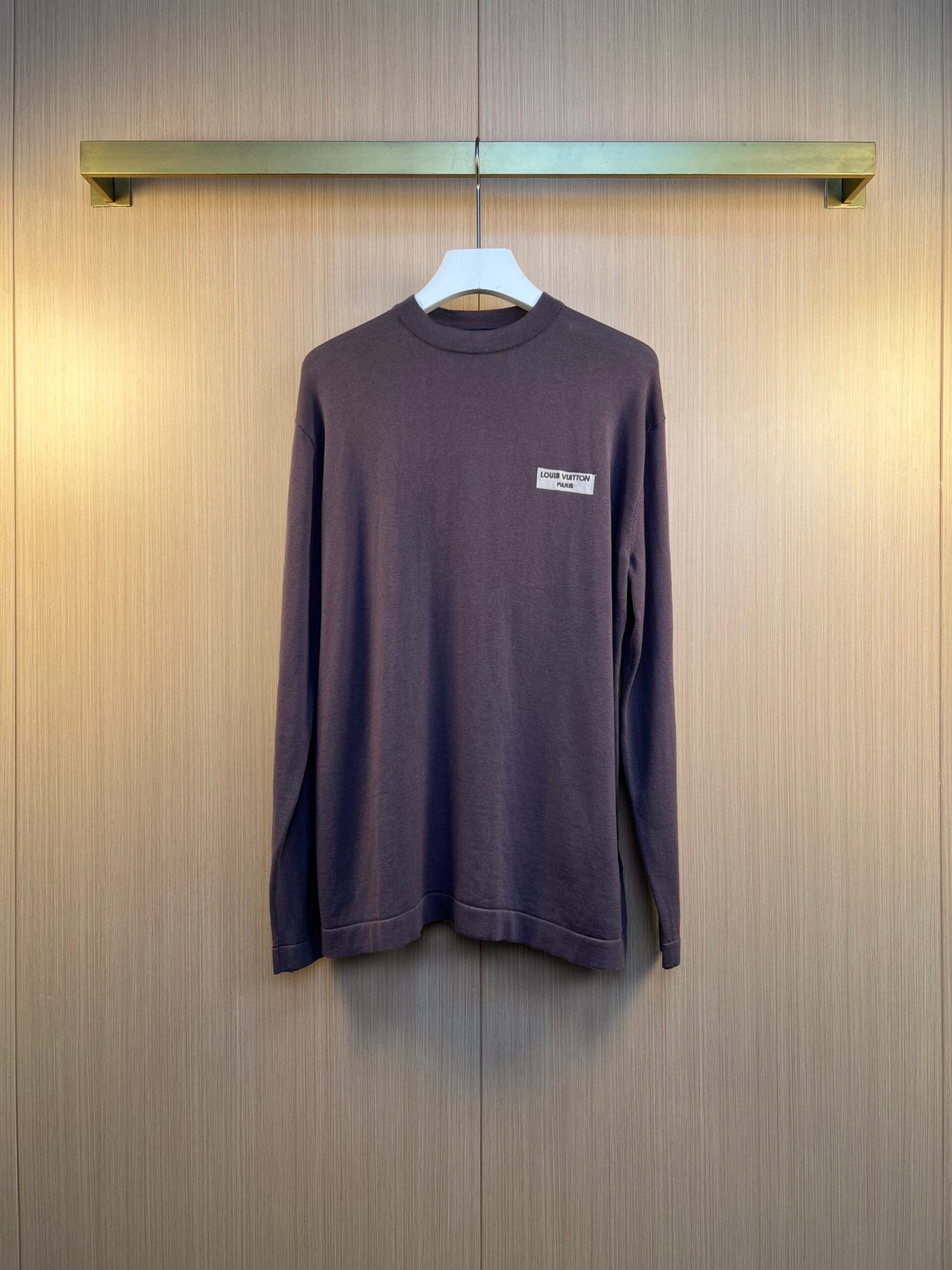 26070801-LV-Hoodie-09 Louis Vuitton Crew Neck Fine Knit Long Sleeve Top Chest White Label Patch Base Sweater - Image 1